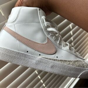 White/Pink Nike Blazers Wmns Size 8/ Kids size 6.5